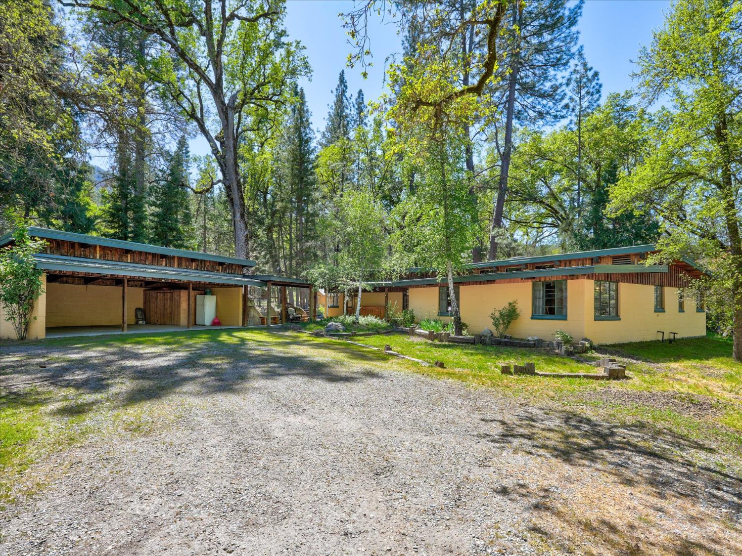 37733 37736 Black Ranch Rd, Oakhurst, CA 93644