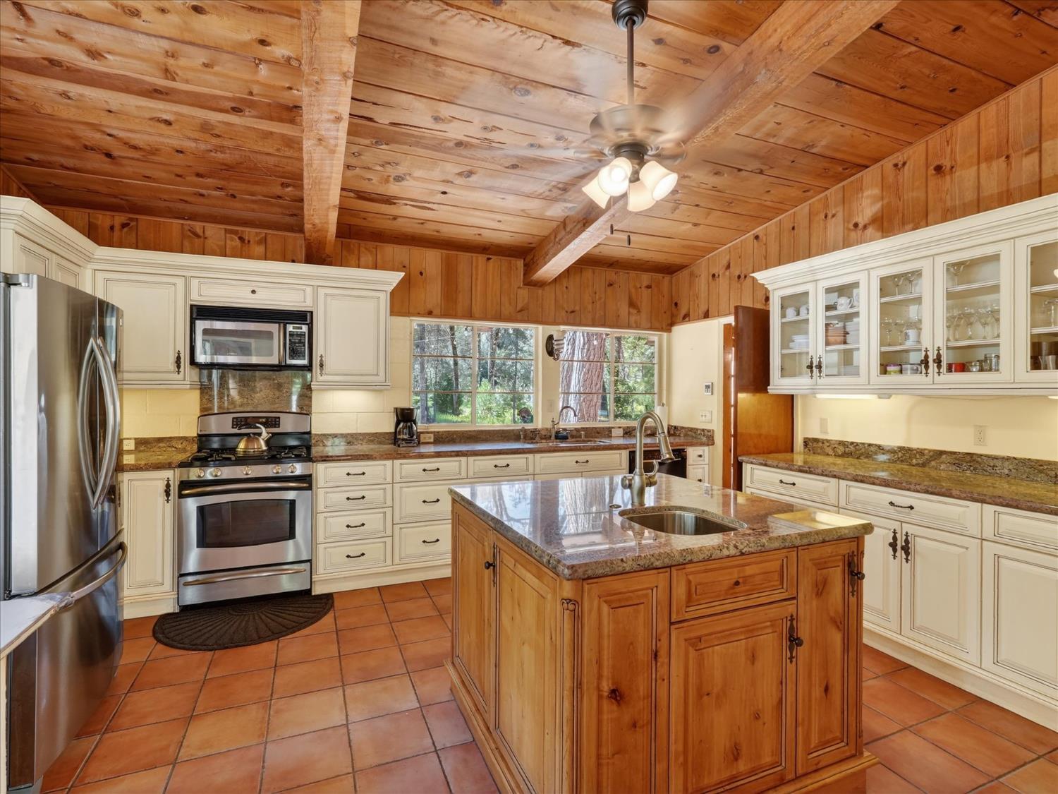 37733 37736 Black Ranch Rd, Oakhurst, CA 93644