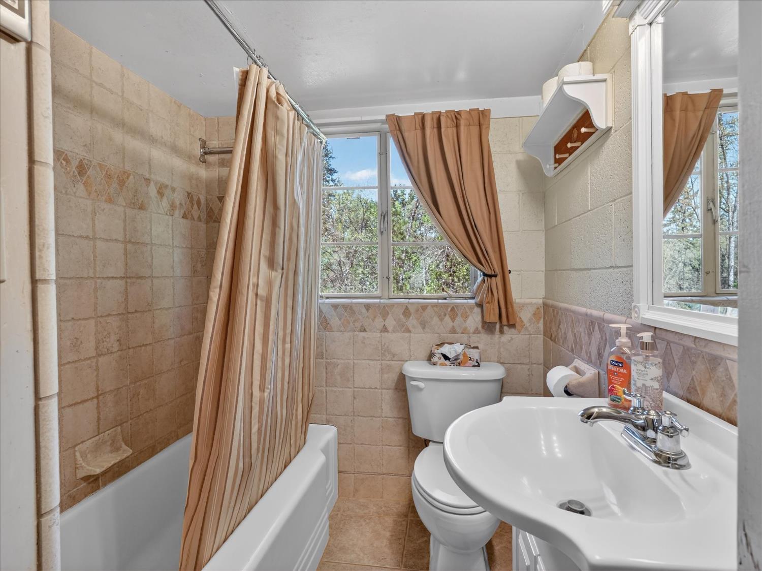 37733 37736 Black Ranch Rd, Oakhurst, CA 93644