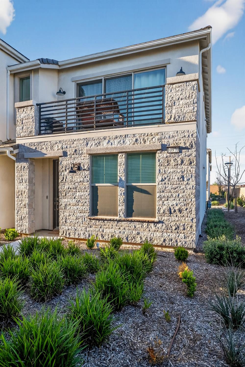 10970 N Honeysuckle Dr, Fresno, CA 93730