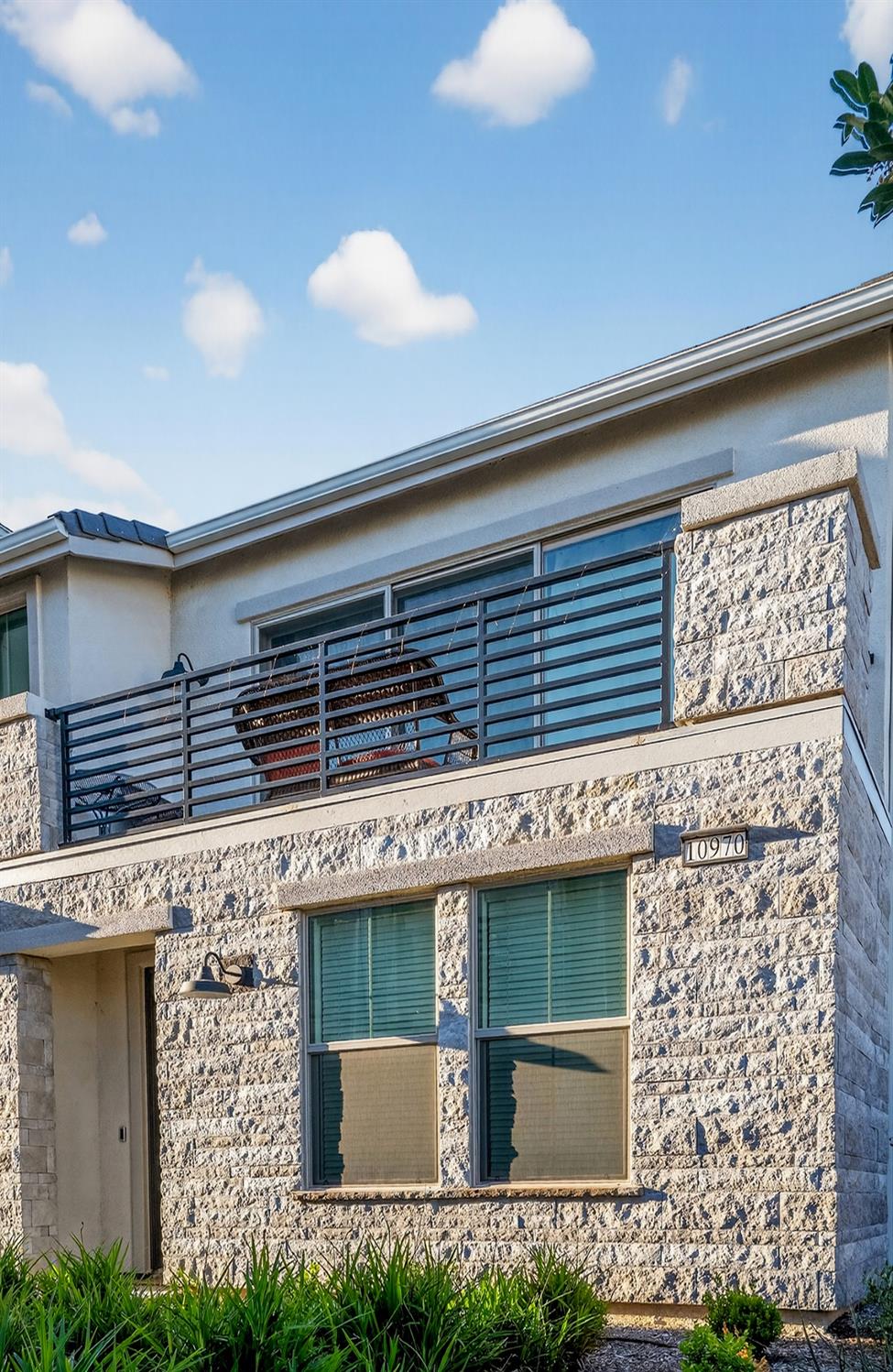 10970 N Honeysuckle Dr, Fresno, CA 93730