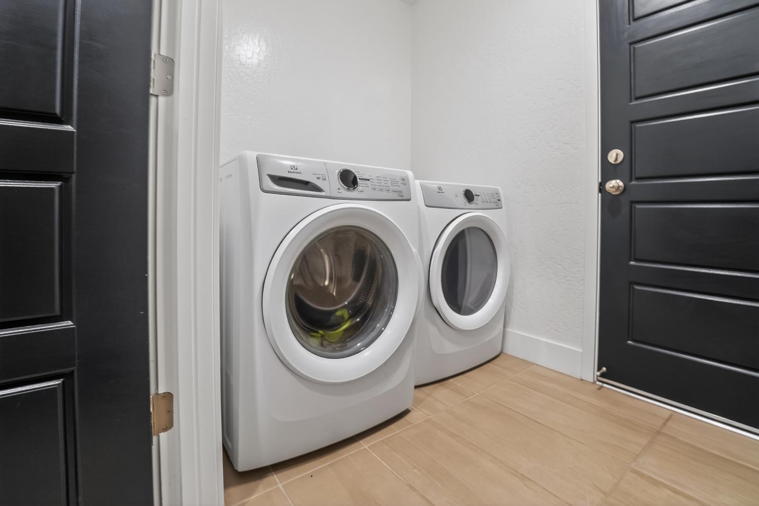 10970 N Honeysuckle Dr, Fresno, CA 93730