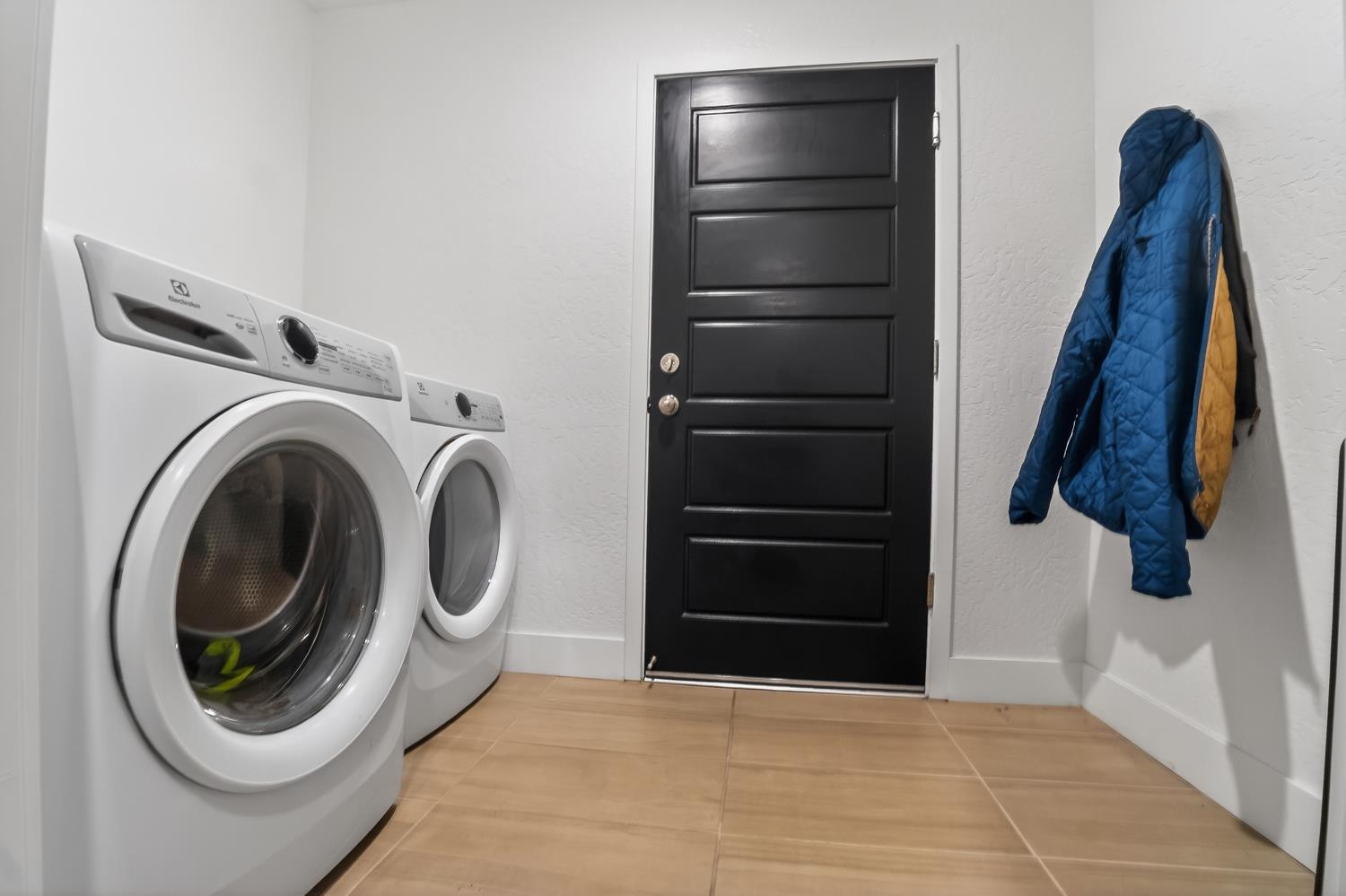 10970 N Honeysuckle Dr, Fresno, CA 93730