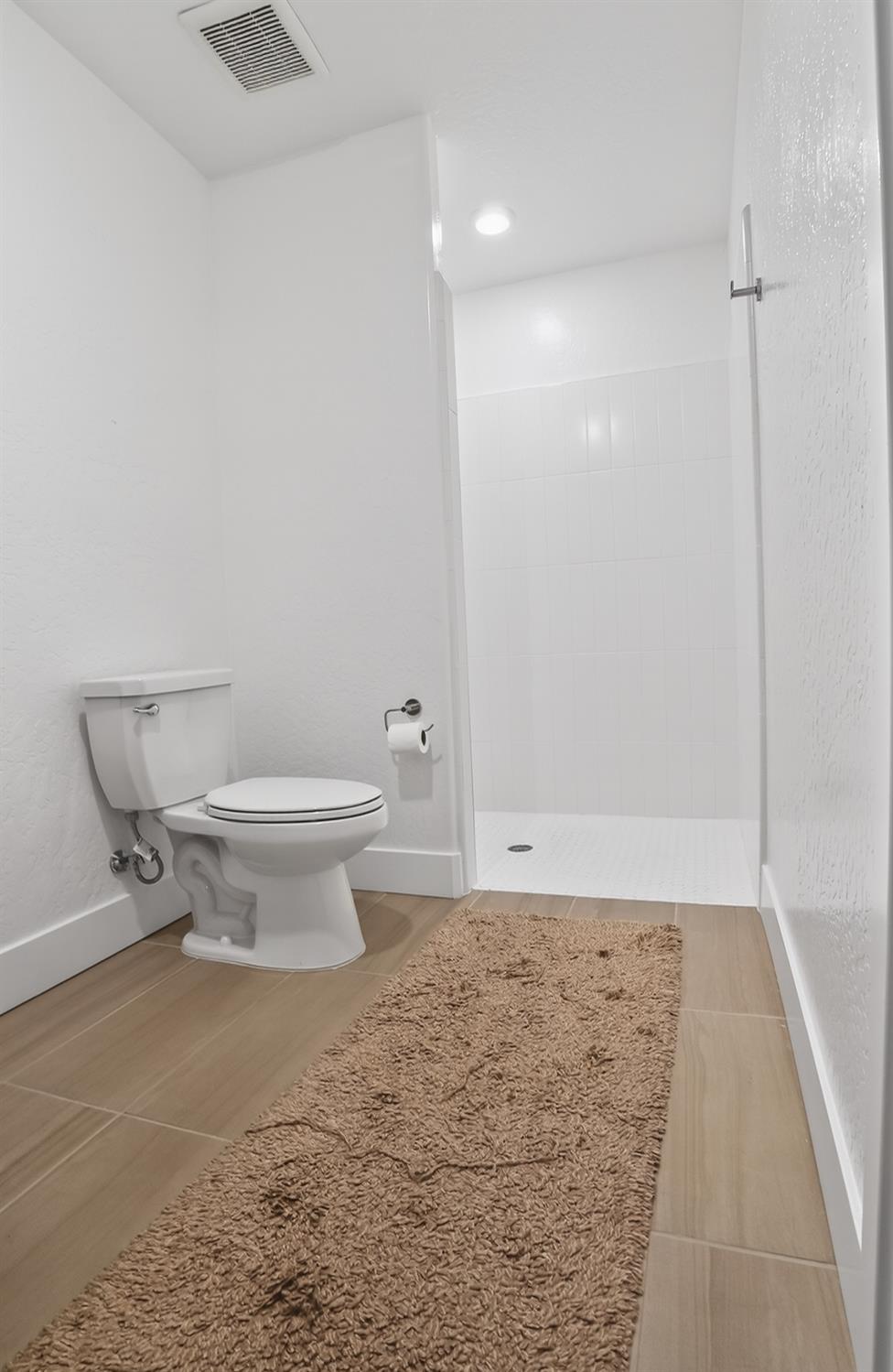 10970 N Honeysuckle Dr, Fresno, CA 93730