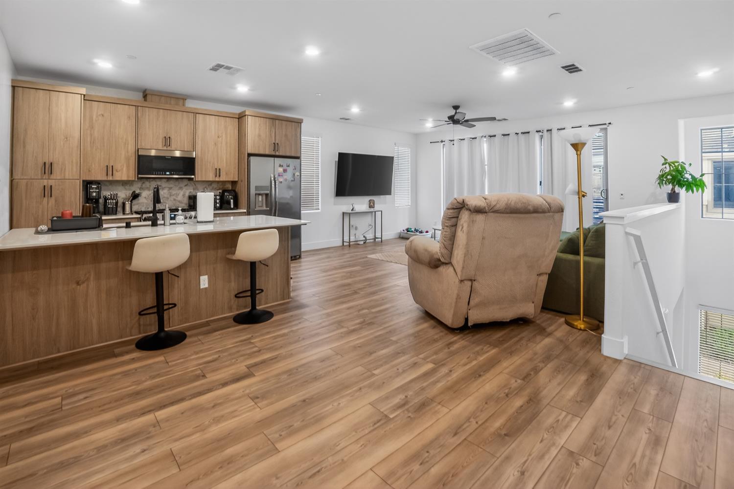 10970 N Honeysuckle Dr, Fresno, CA 93730