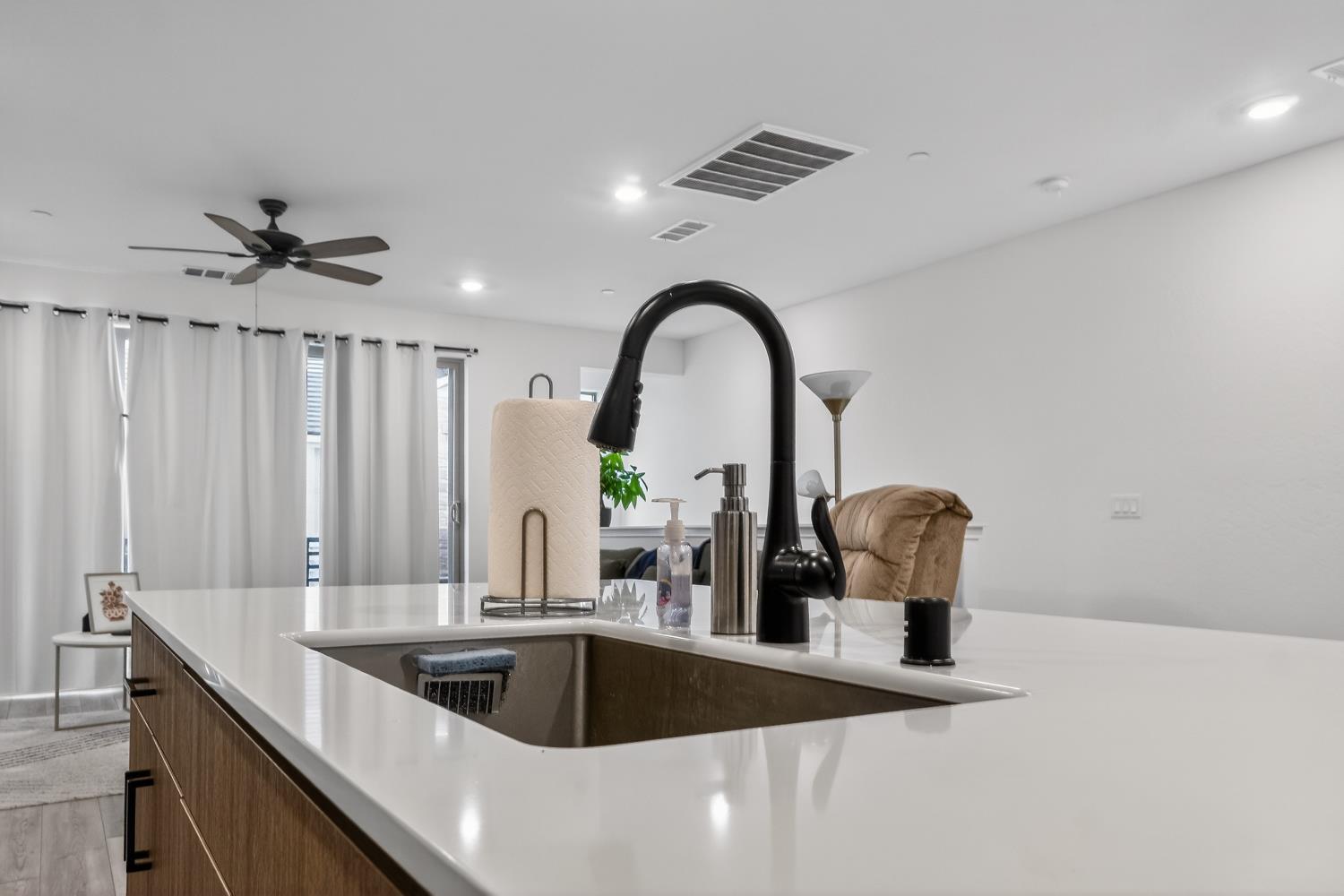 10970 N Honeysuckle Dr, Fresno, CA 93730