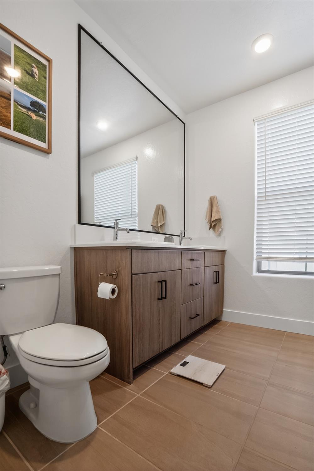 10970 N Honeysuckle Dr, Fresno, CA 93730