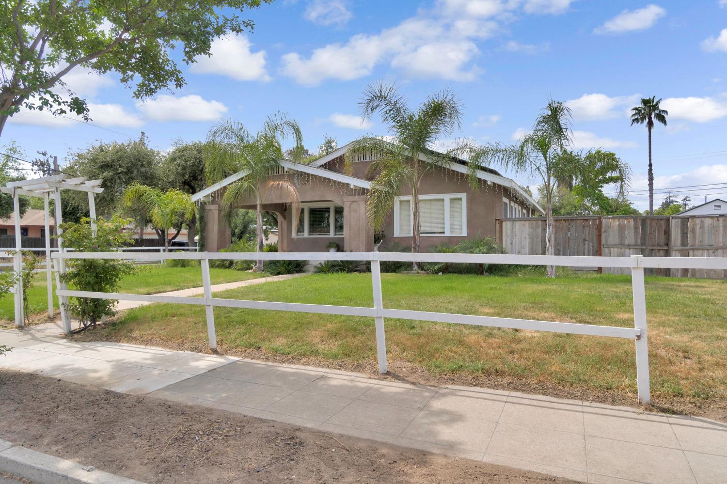 1005 N Fruit Ave, Fresno, CA 93728