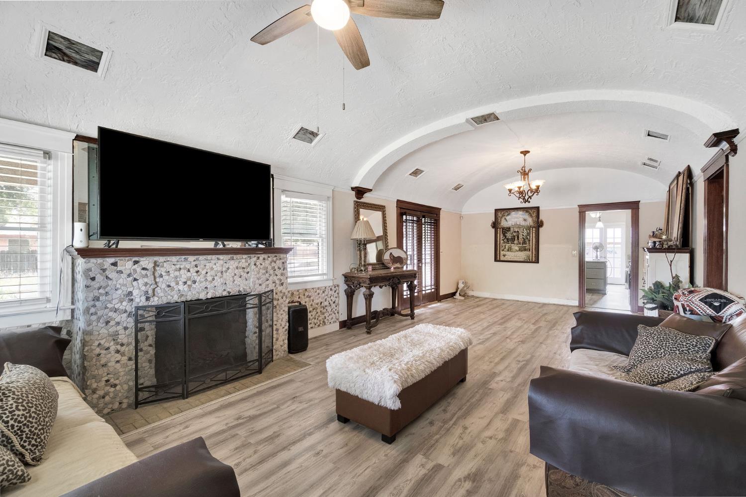 1005 N Fruit Ave, Fresno, CA 93728