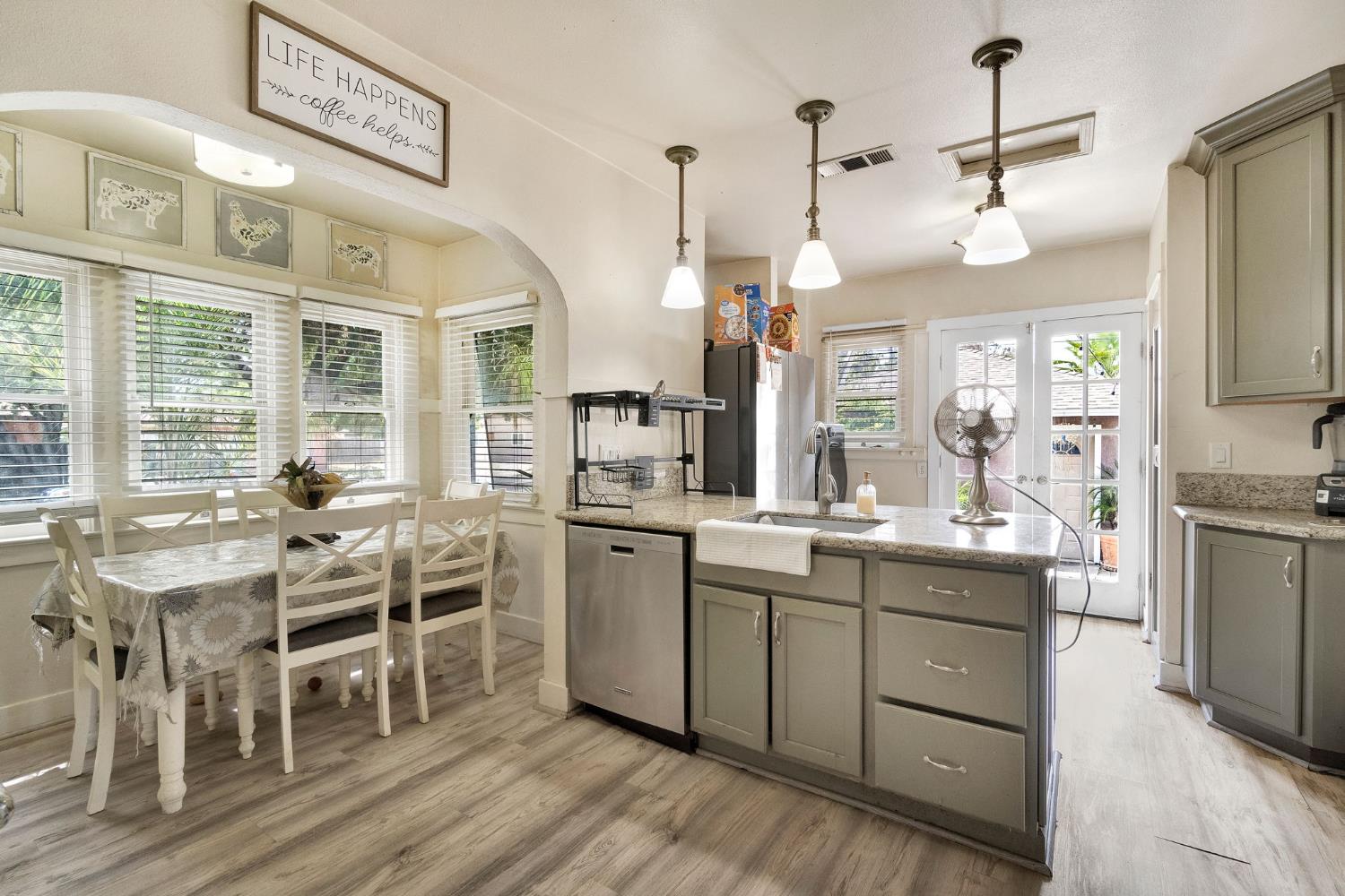 1005 N Fruit Ave, Fresno, CA 93728