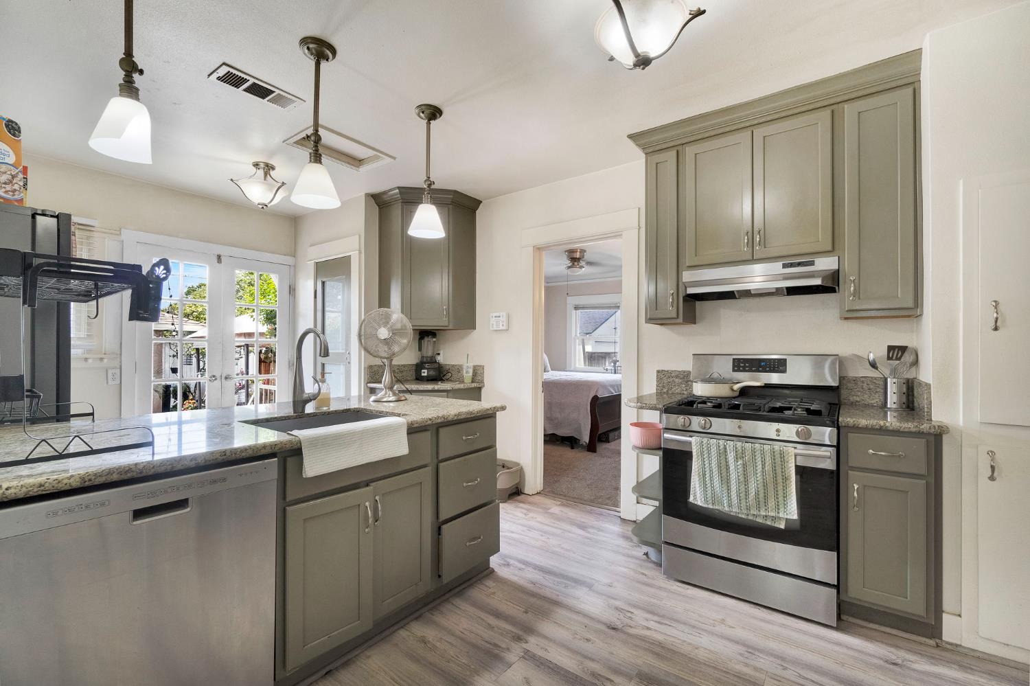 1005 N Fruit Ave, Fresno, CA 93728