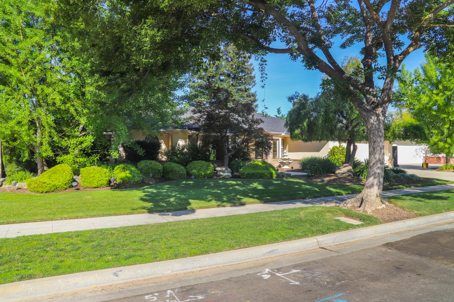 7561 N Hayston Ave, Fresno, CA 93720