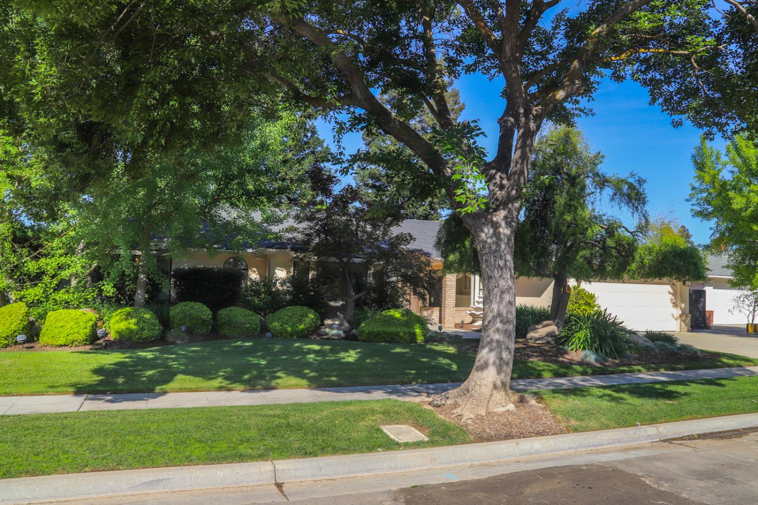 7561 N Hayston Ave, Fresno, CA 93720