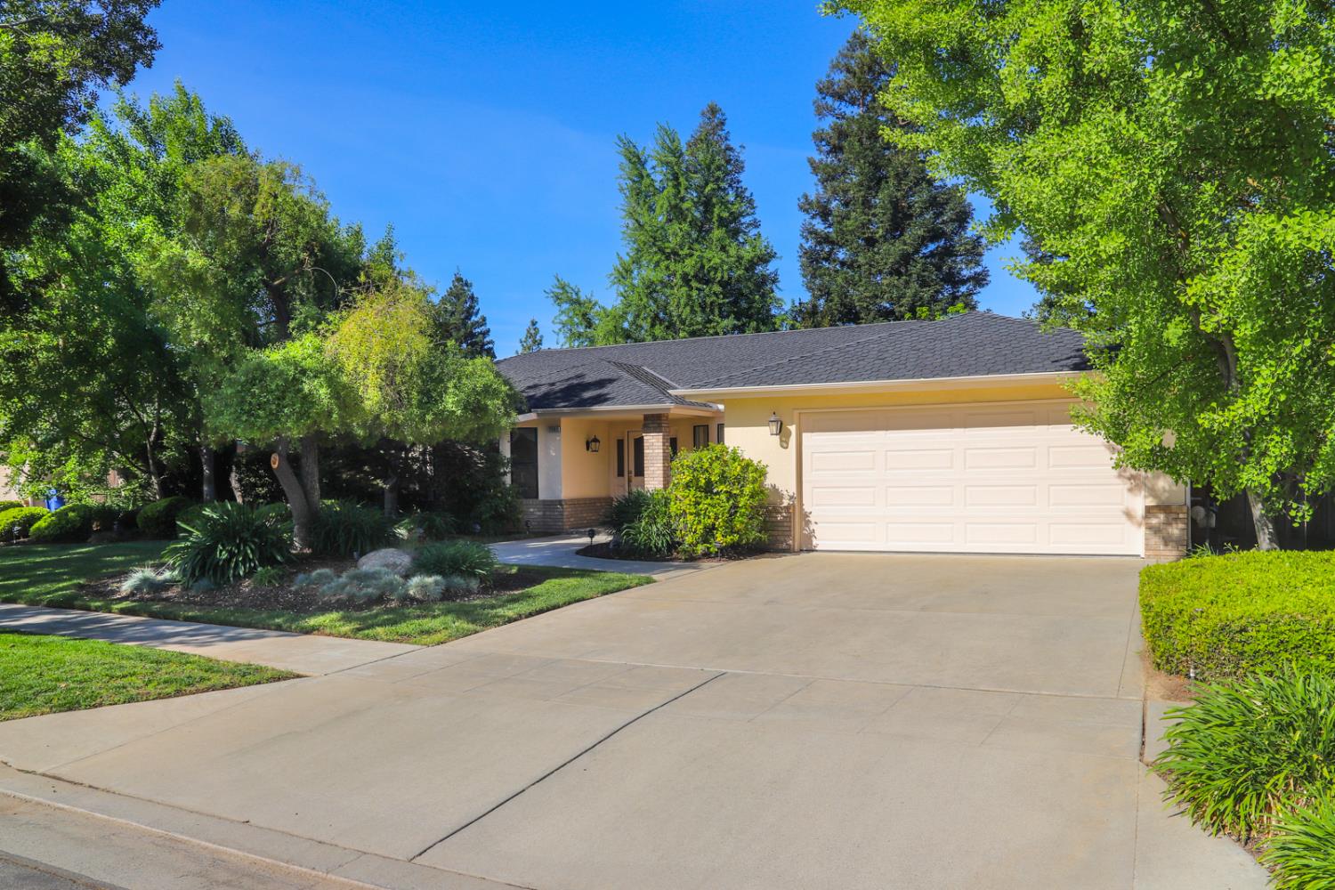 7561 N Hayston Ave, Fresno, CA 93720