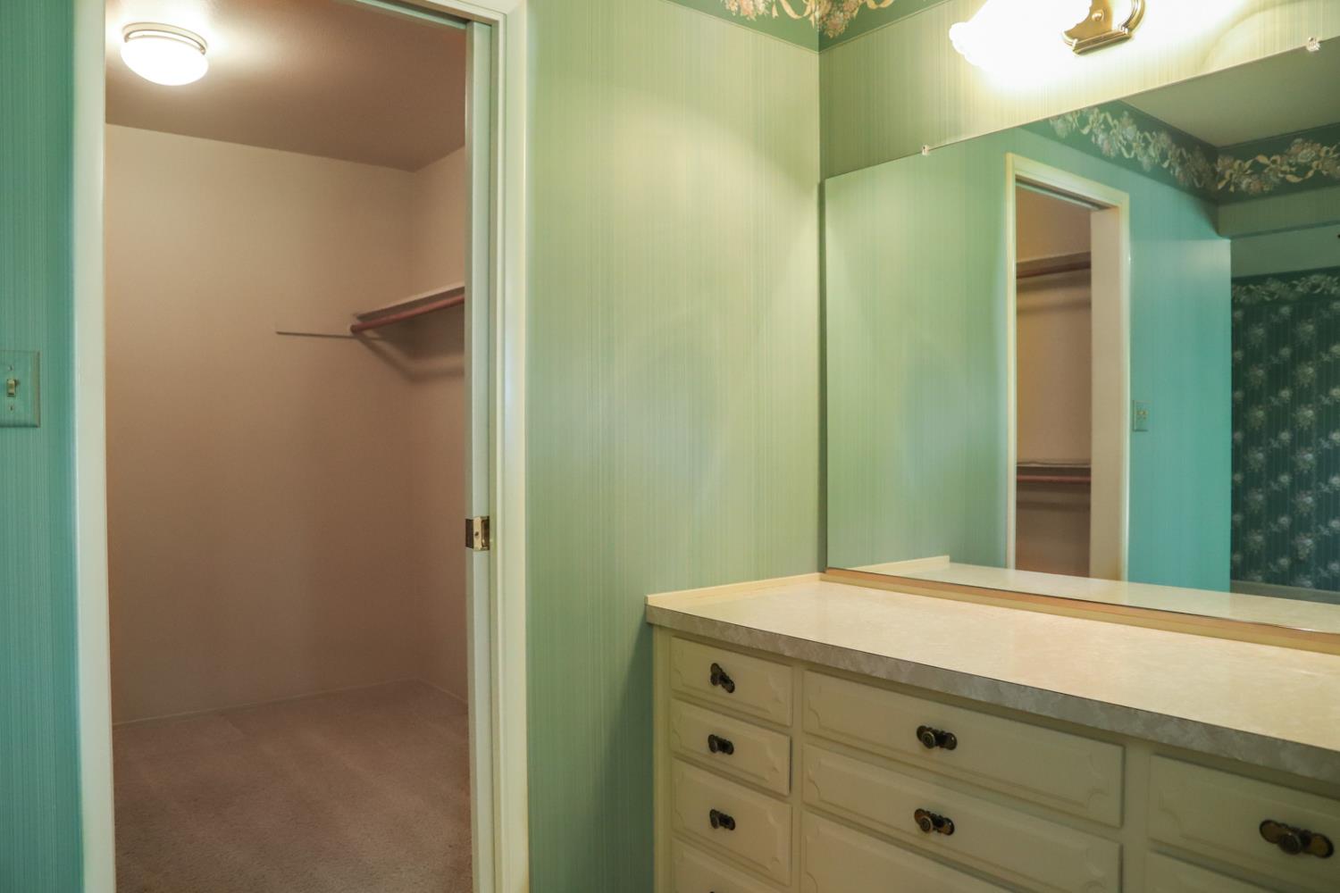 7561 N Hayston Ave, Fresno, CA 93720