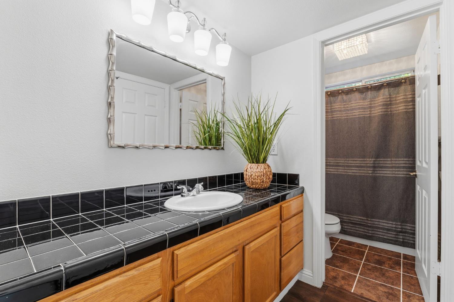 2611 Fremont Ave, Clovis, CA 93611