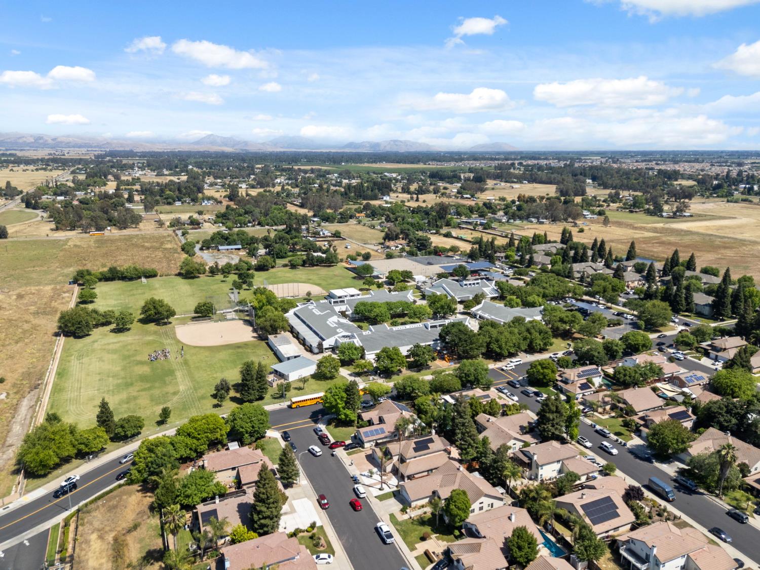 2611 Fremont Ave, Clovis, CA 93611