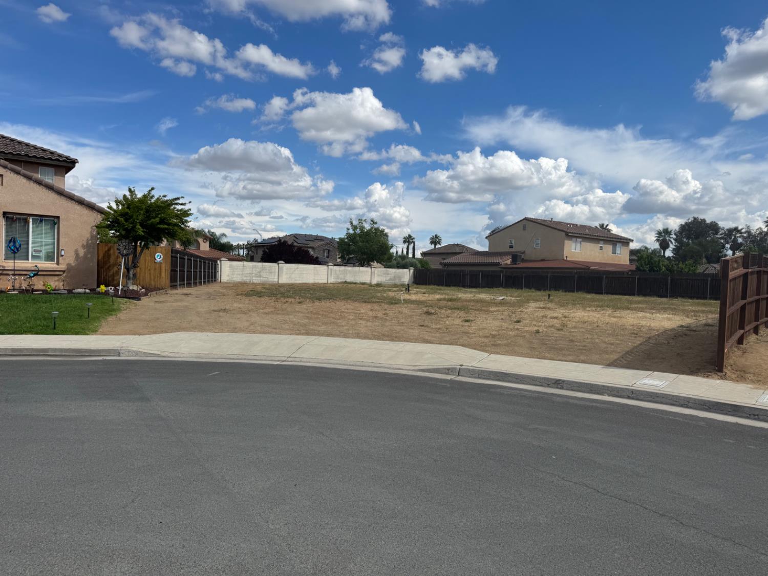 3045 W Tuolumne St, Fresno, CA 93706