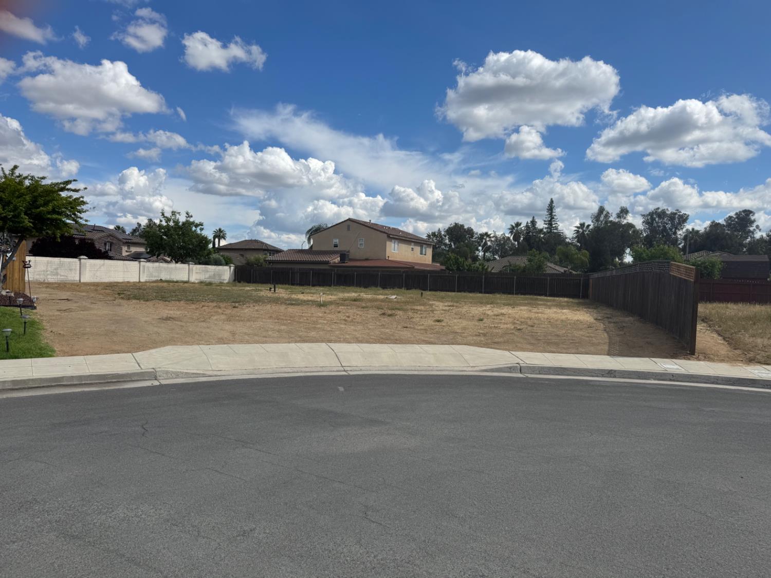 3045 W Tuolumne St, Fresno, CA 93706