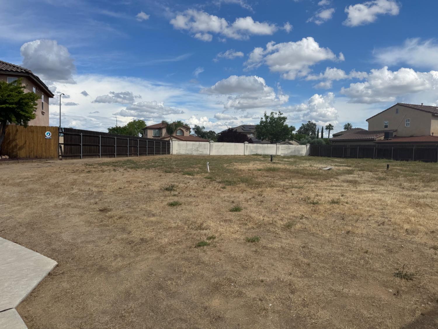 3045 W Tuolumne St, Fresno, CA 93706