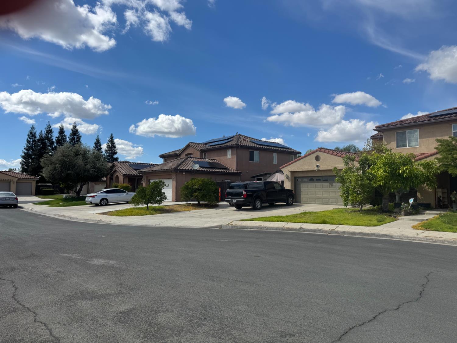 3045 W Tuolumne St, Fresno, CA 93706