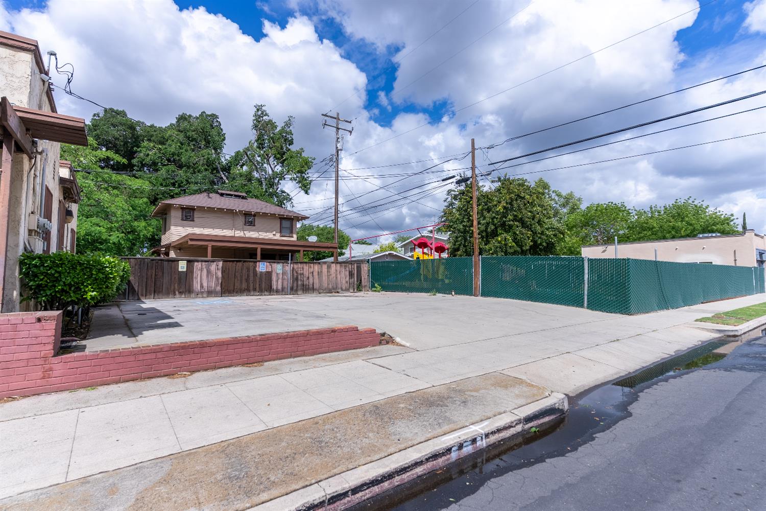 747 E Weldon Ave, Fresno, CA 93704