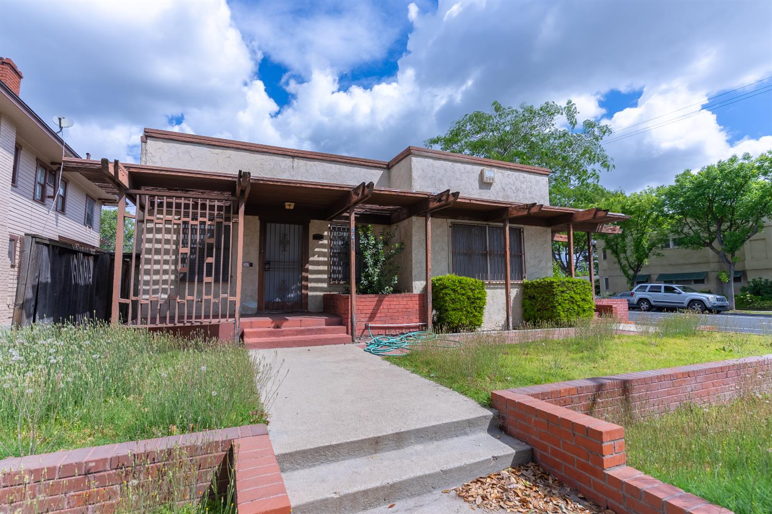 747 E Weldon Ave, Fresno, CA 93704