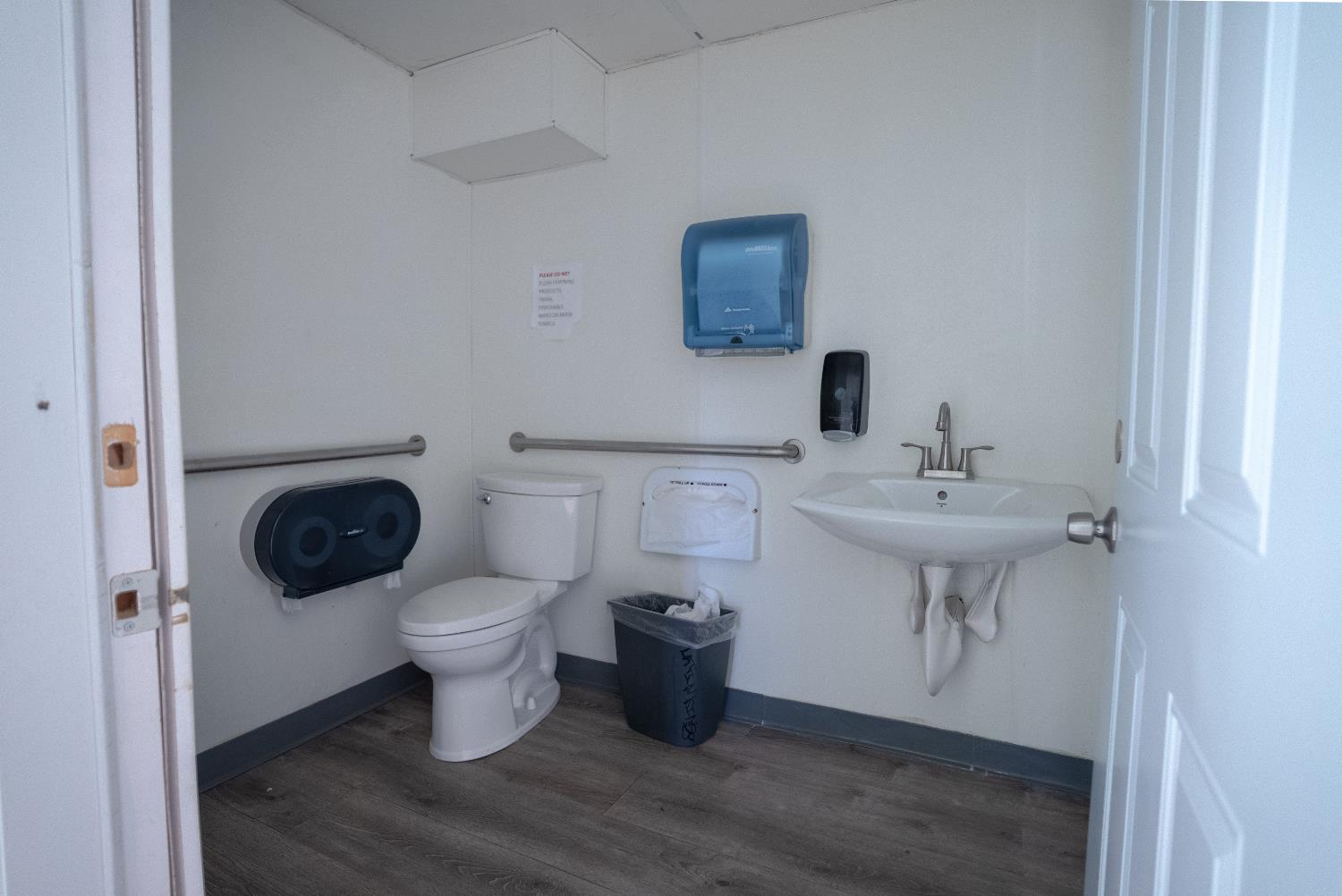 747 E Weldon Ave, Fresno, CA 93704