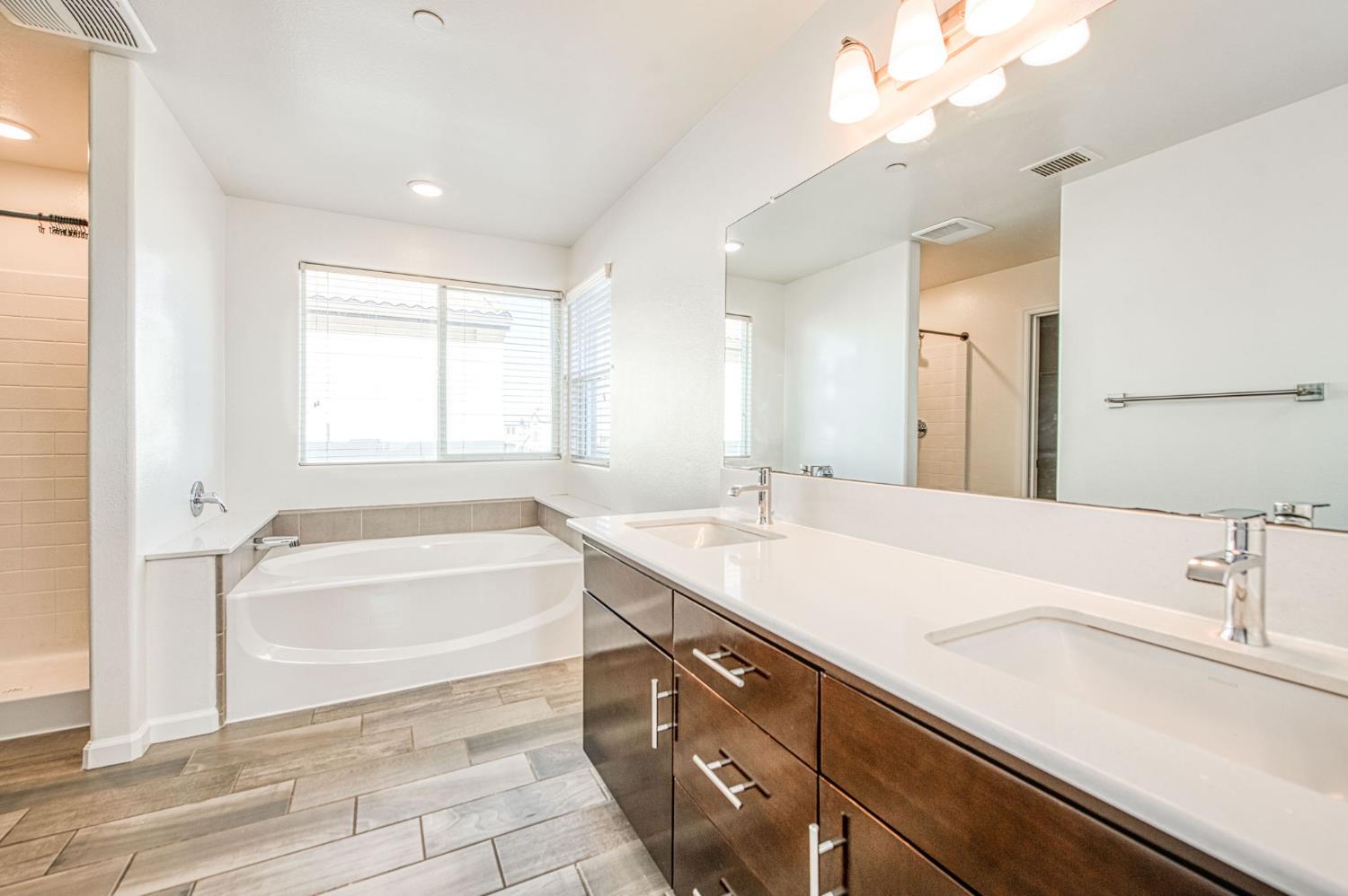 3660 Parkstone Way, Clovis, CA 93619