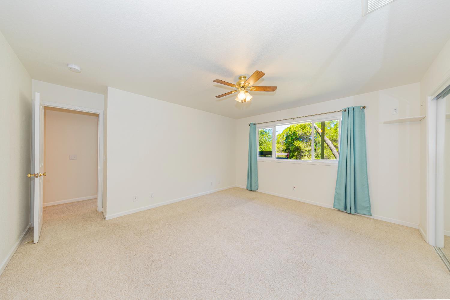 50359 Dovewood Ln, Oakhurst, CA 93644