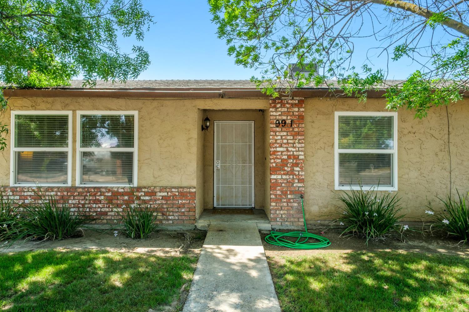 991 7Th Avenue Dr, Kingsburg, CA 93631