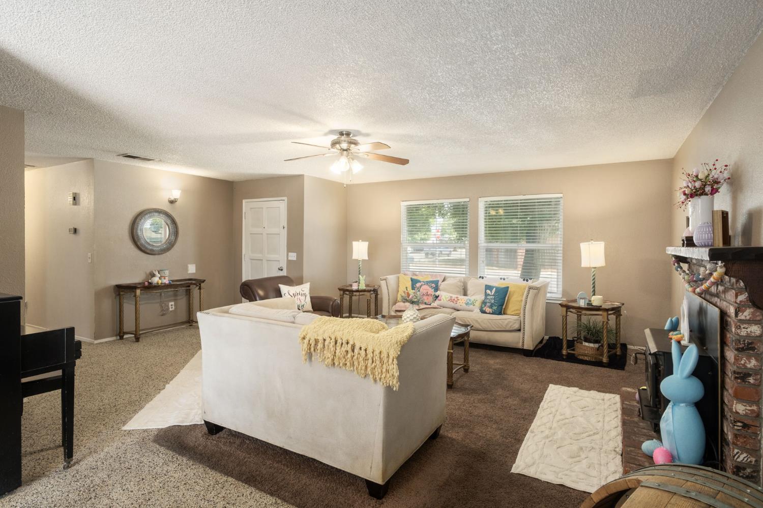991 7Th Avenue Dr, Kingsburg, CA 93631
