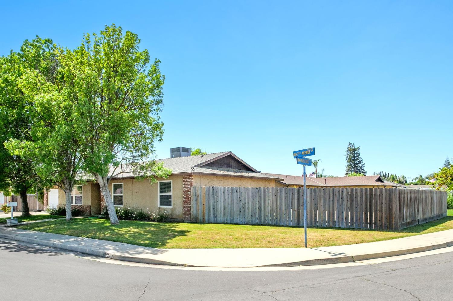 991 7Th Avenue Dr, Kingsburg, CA 93631
