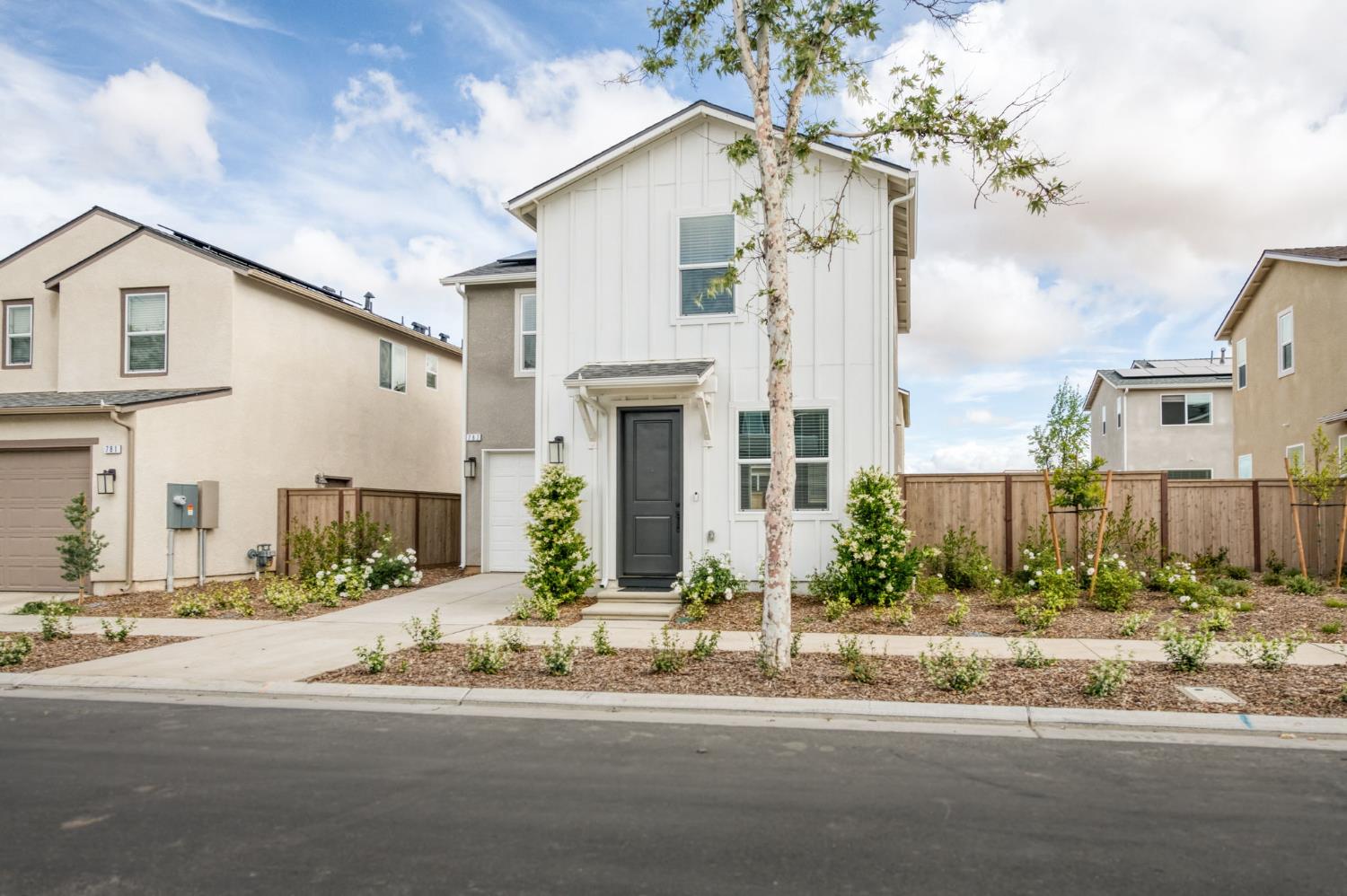 787 Laina Ave, Madera, CA 93636