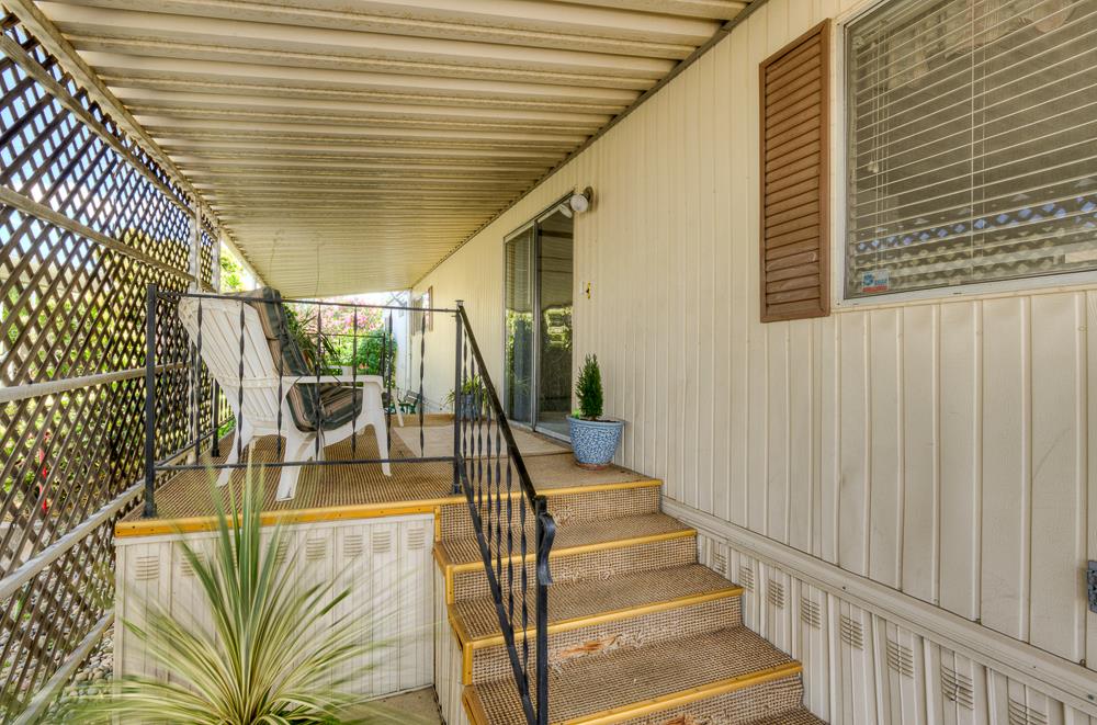 1724 Minnewawa #8, Clovis, CA 93612