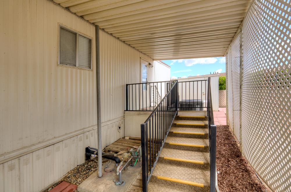 1724 Minnewawa #8, Clovis, CA 93612