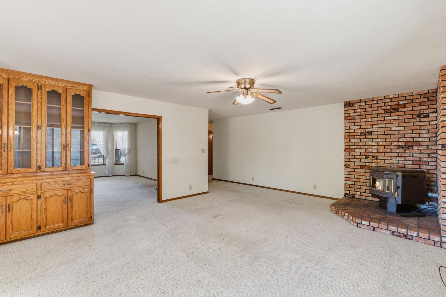 19098 Deane Dr, Madera, CA 93638