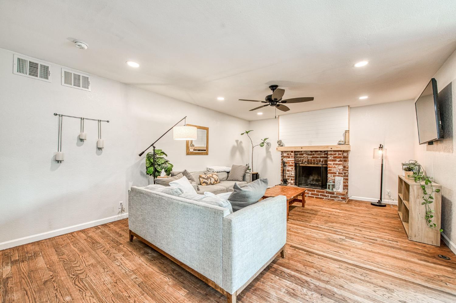 3334 N Harrison, Fresno, CA 93704