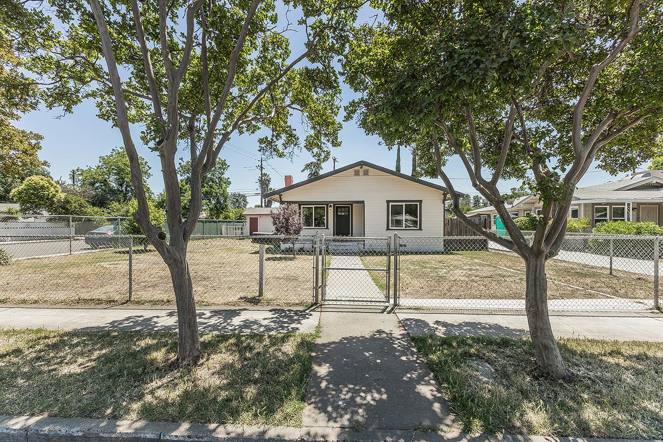 1044 E Cornell Ave, Fresno, CA 93704