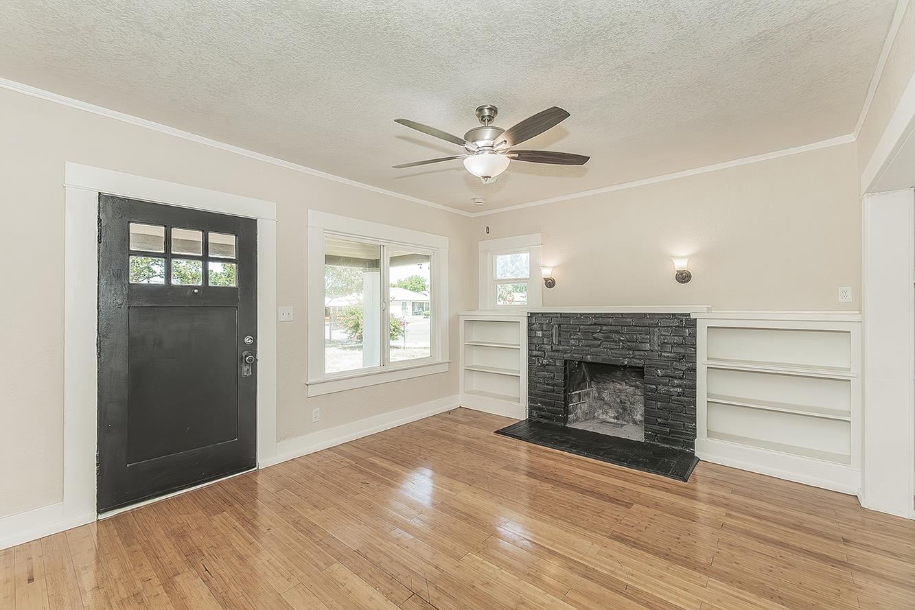 1044 E Cornell Ave, Fresno, CA 93704