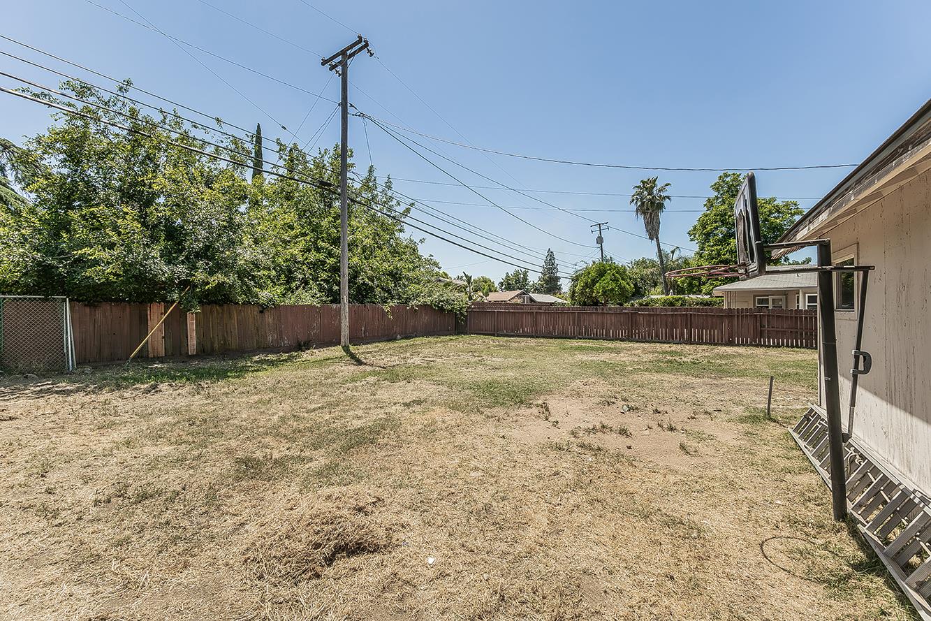 1044 E Cornell Ave, Fresno, CA 93704