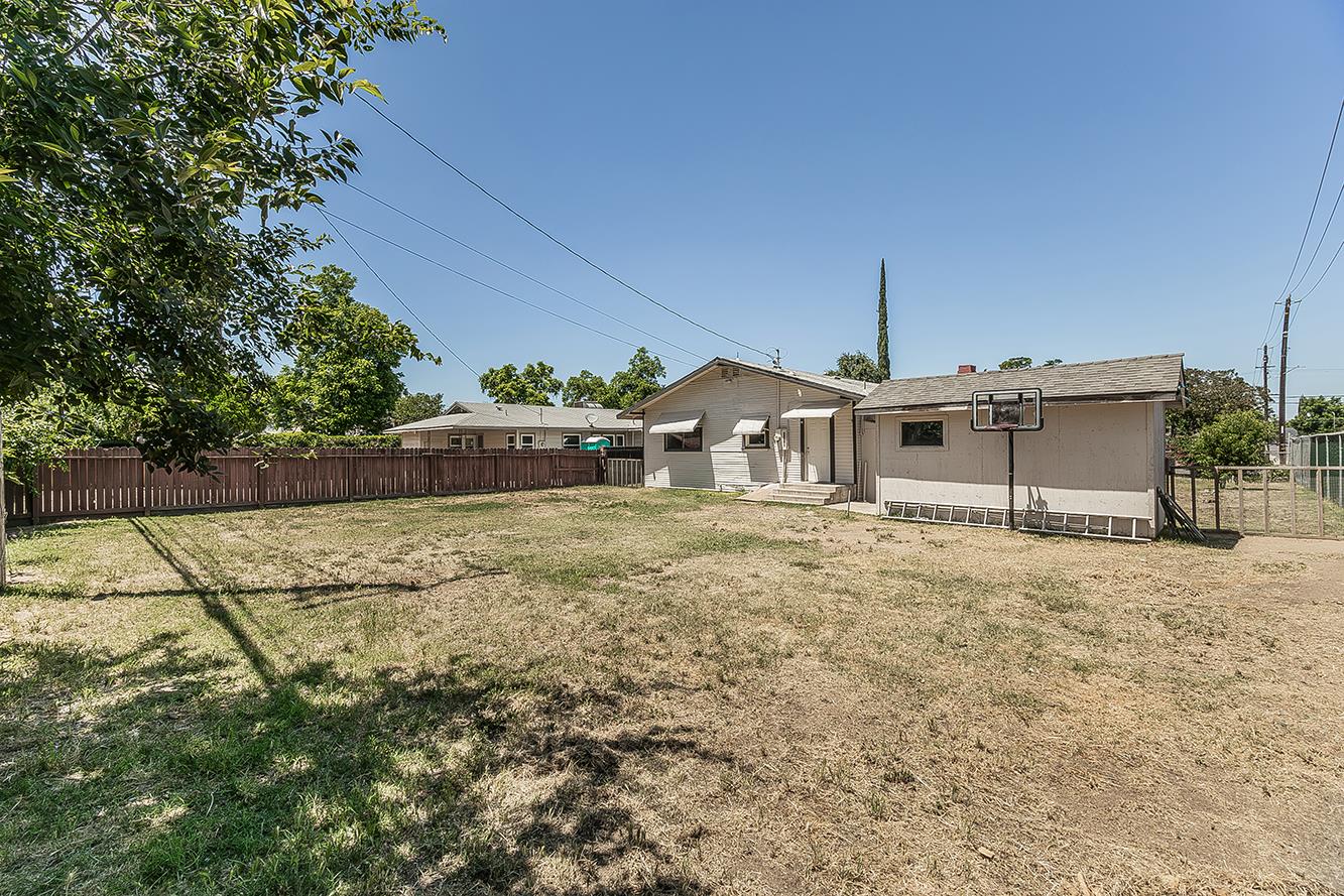 1044 E Cornell Ave, Fresno, CA 93704