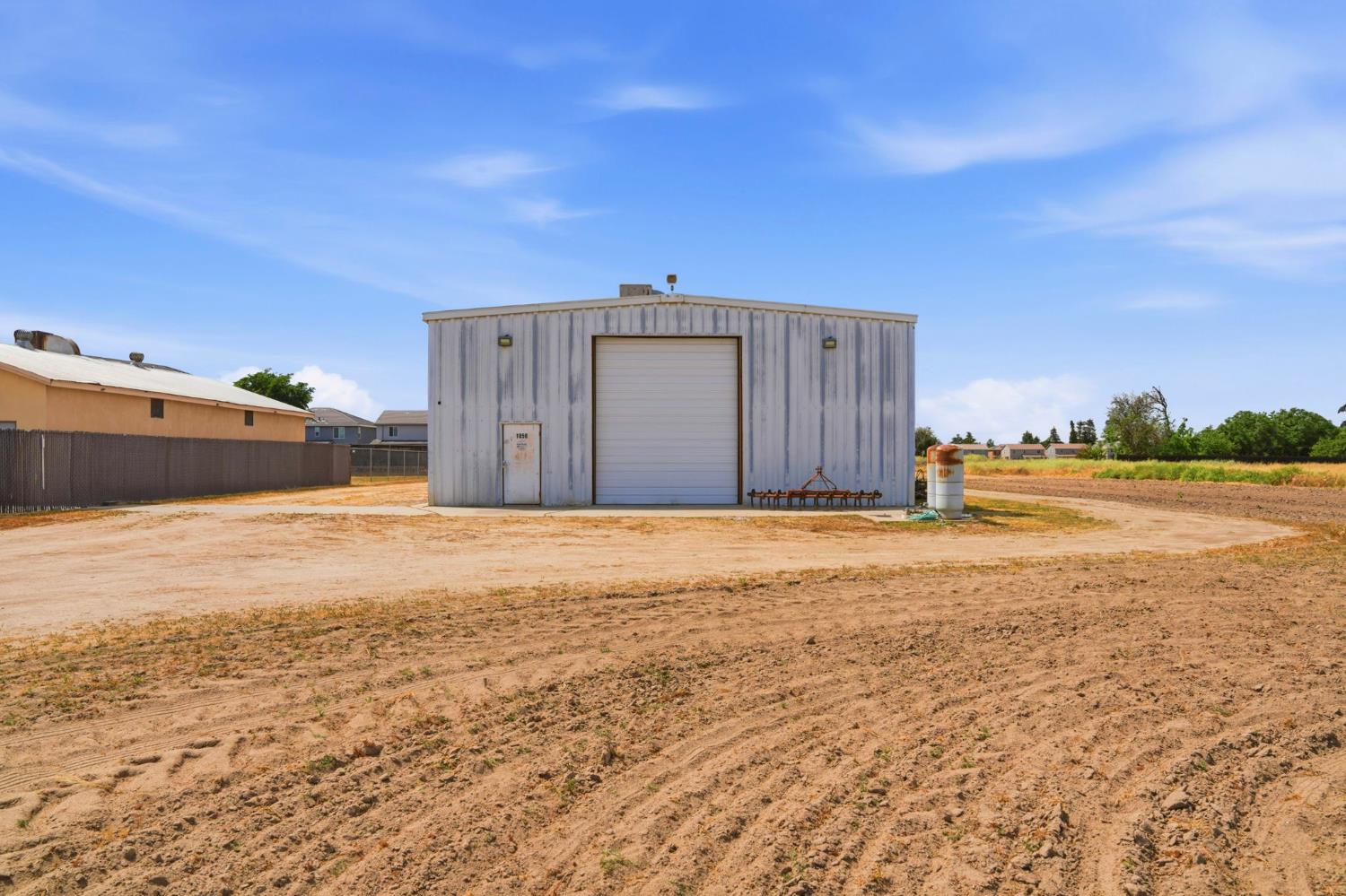 1858 Main St, Livingston, CA 95334