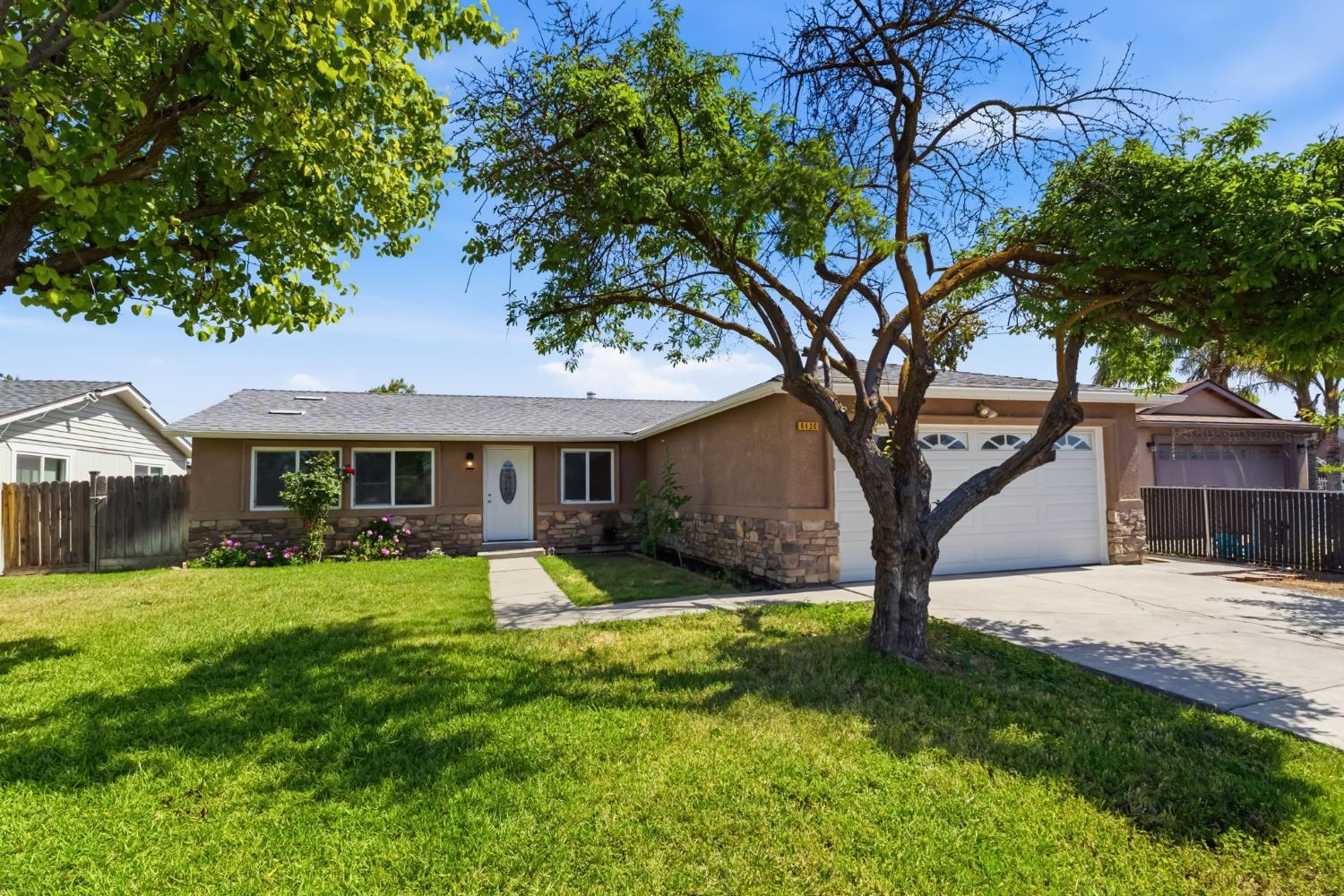 8420 4Th St, San Joaquin, CA 93660