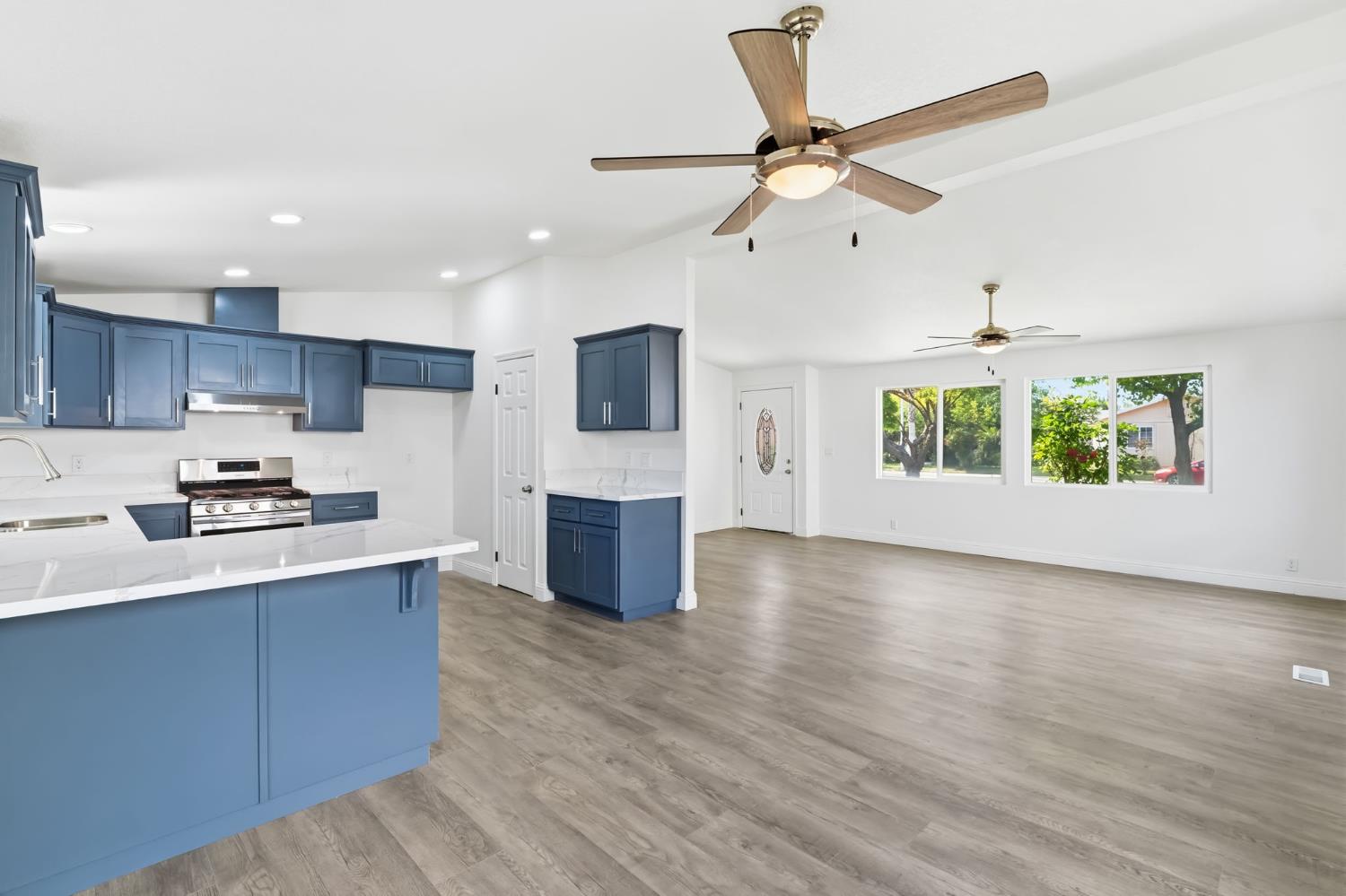 8420 4Th St, San Joaquin, CA 93660