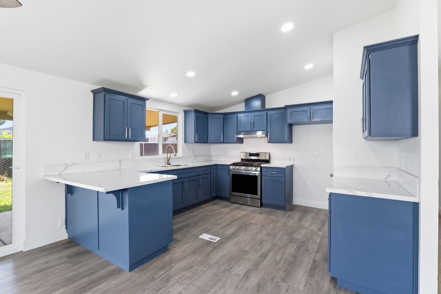 8420 4Th St, San Joaquin, CA 93660