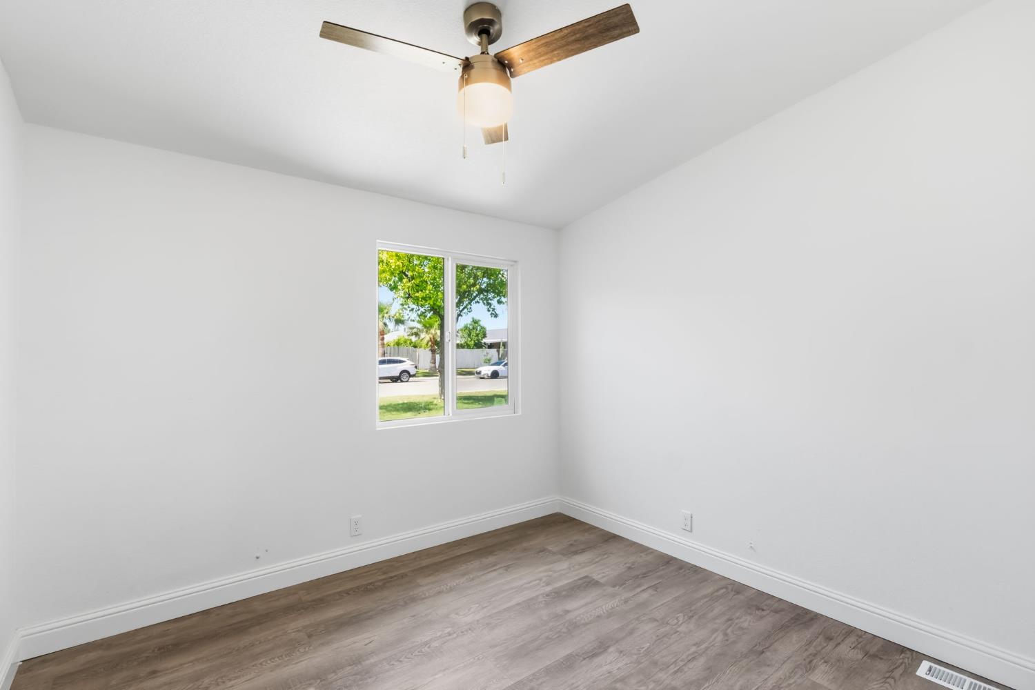 8420 4Th St, San Joaquin, CA 93660