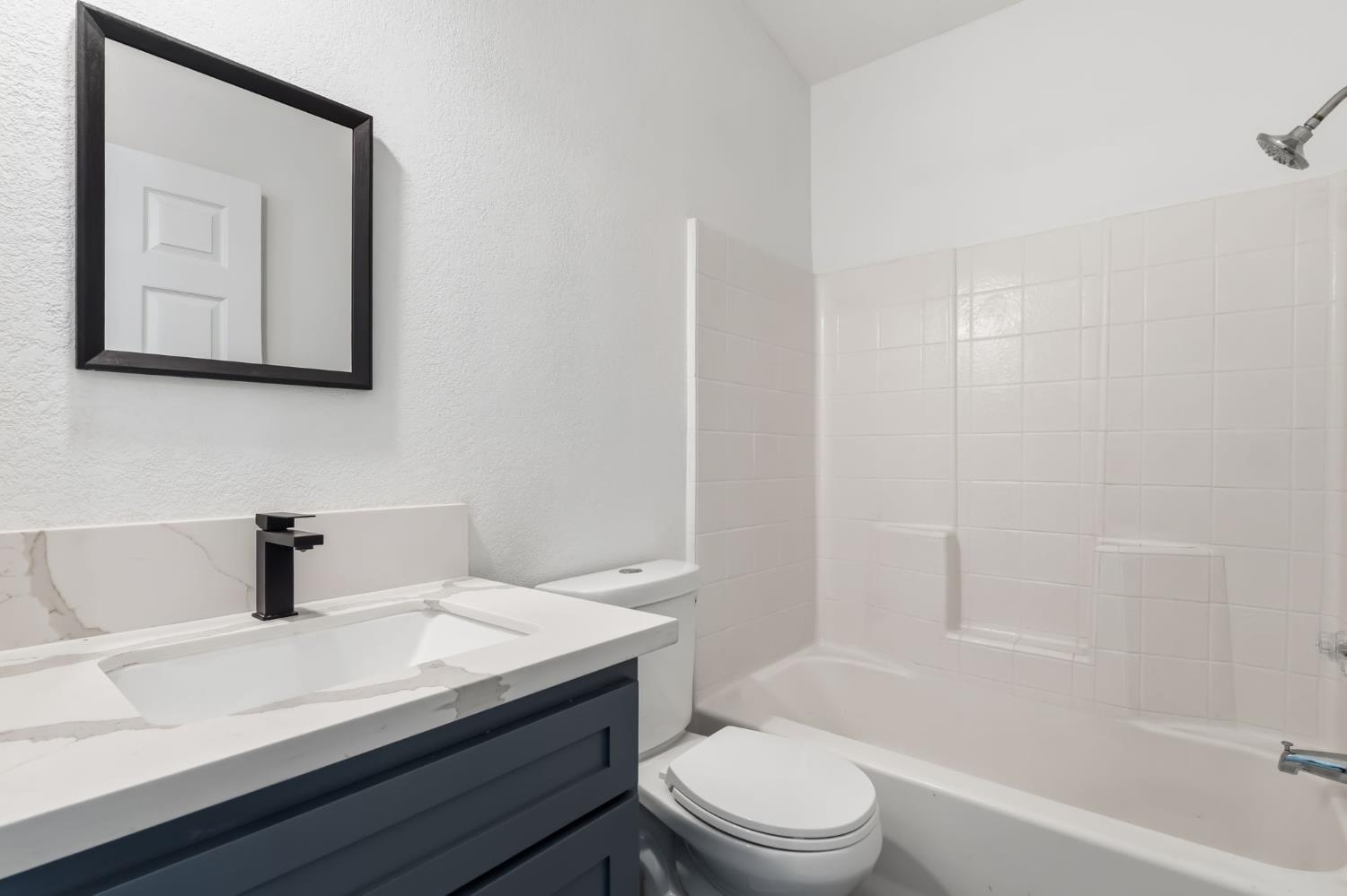 8420 4Th St, San Joaquin, CA 93660