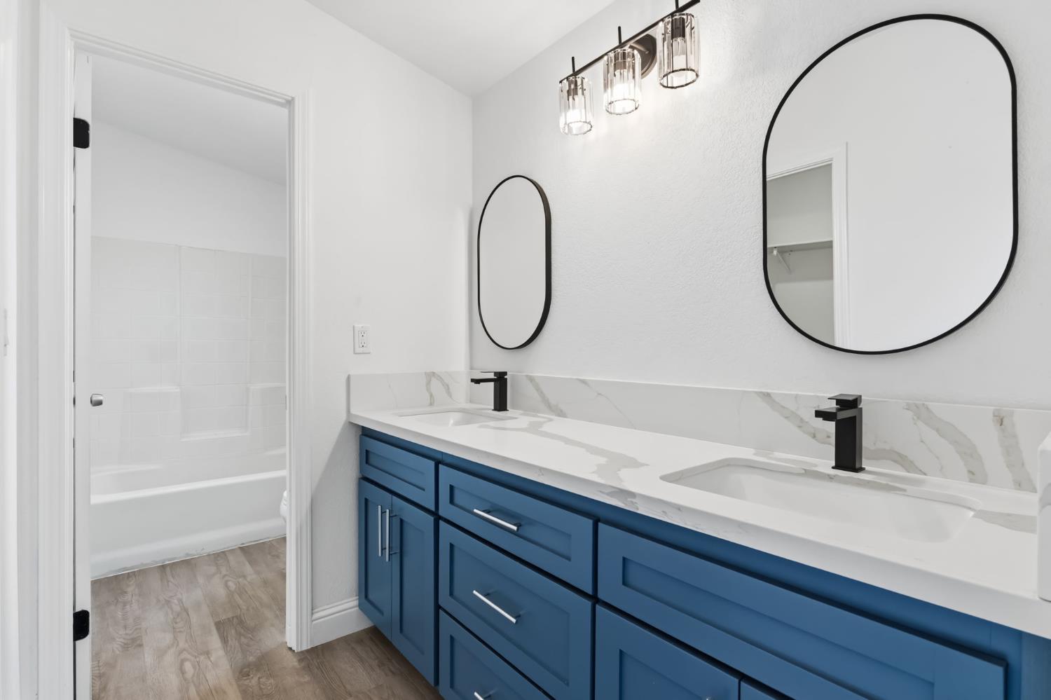 8420 4Th St, San Joaquin, CA 93660