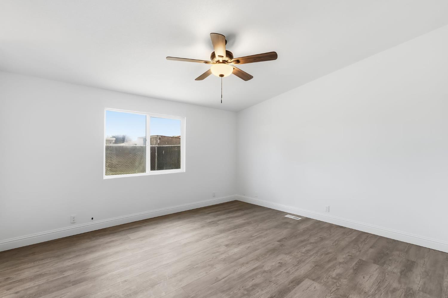 8420 4Th St, San Joaquin, CA 93660